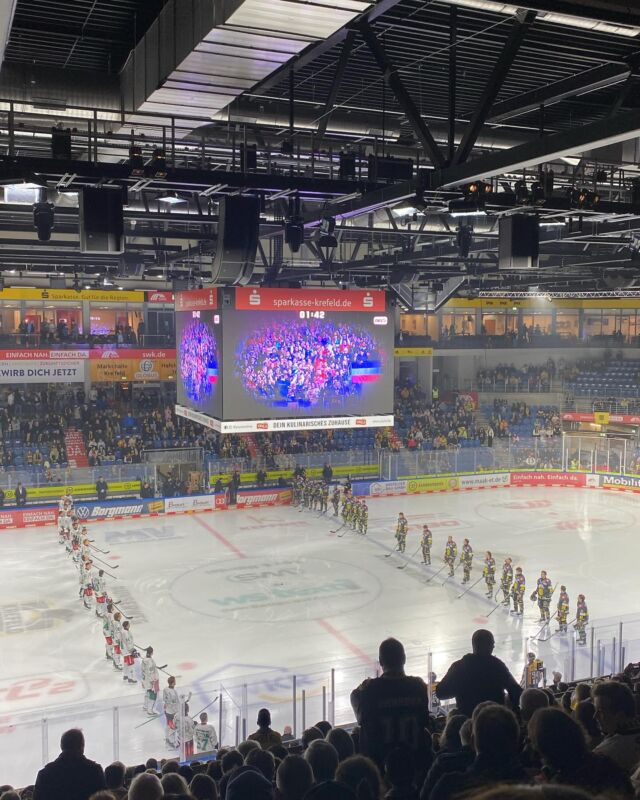 ⛸️🎾 TC Stadtpark Fischeln beim KEV 🎾⛸️

Dank der @sparkasse.krefeld durften wir beim Spiel am Freitag auf der Sparkassen-Tribüne sitzen.
Trotz der Niederlage war es ein toller Abend.
Vielen Dank @sparkasse.krefeld 🖤💛